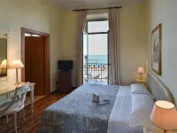 Grand Hotel de Londres Hotels near Villa Nobel