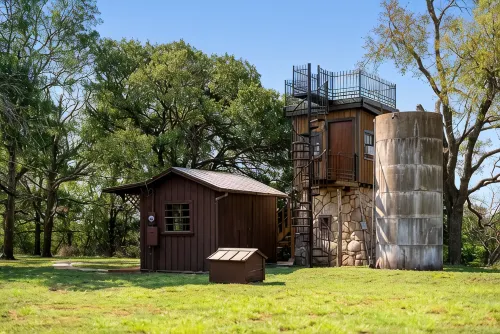 Cole Springs Historic Buda Cottage: Tower, Hill Country, 14.6 Acres!!! - 4つ星
