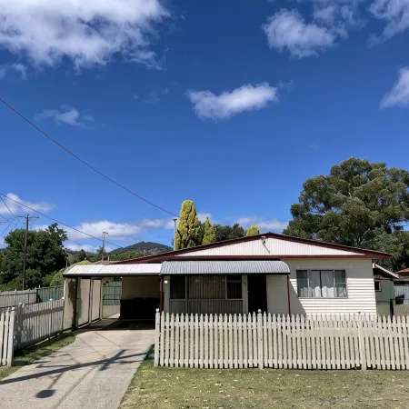 Comfortable 2-Bedroom Home in Mudgee “Rest Easy Mudgee”