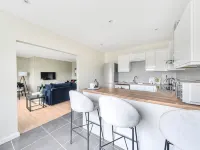 Beautiful apartment in Claygate Village Hotels in Claygate