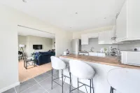 Beautiful apartment in Claygate Village