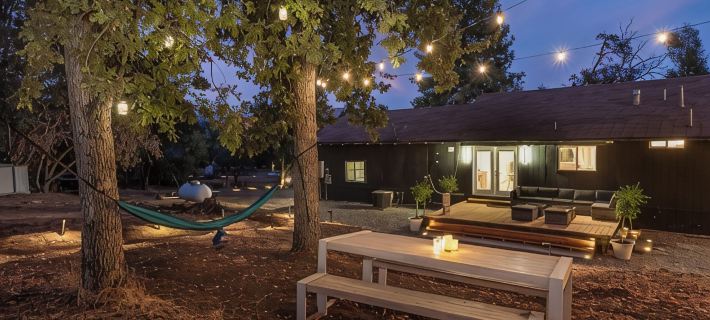 Yosemite Sunrise Retreats: 2 Homes on 5 Acres! Pool, 2 Spas, 50 min to Yosemite! Hotels in Mariposa County