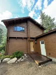 Tranquil 3-bedroom Cabin on Carson River in Markleeville