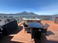 Lakefront Home with Amazing Views, Private Dock, Kayaks, Gameroom