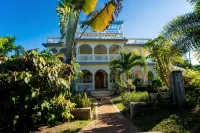 Villa Near Falmouth Jamaica799/Night up to 15 Guest. - 3-Sterne