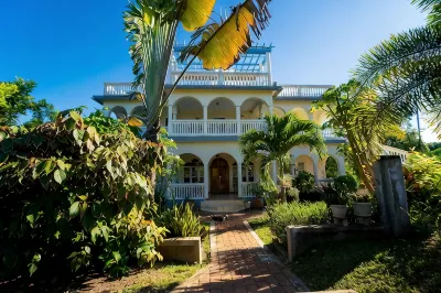 Villa Near Falmouth Jamaica799/Night up to 15 Guest. Hotels in 