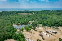 Stunning Retreat in SW Michigan! Just minutes away from wineries and breweries.