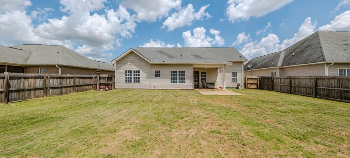 Southern Delight-4 Bed Room-7 beds- Private Backyard-Great for Larger Groups Hotels in Warner Robins