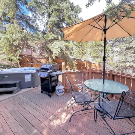 Romantic Mountain Cabin w/ Hot Tub. Near Rocky Mountain National Park.