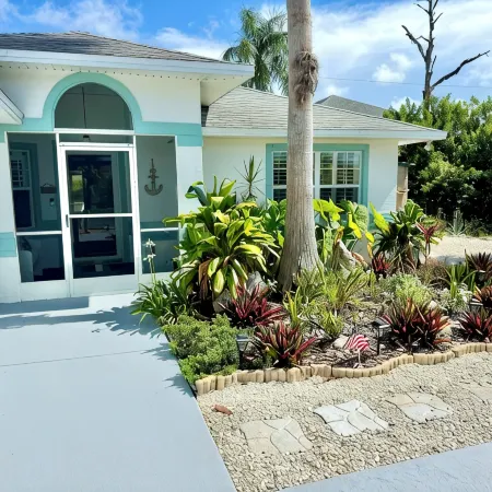 Beach Escape Wth Hot Tub - Walk to Ocean - Dog Friendly