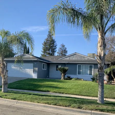 Cozy 3 bed/ 2 bath with a Brewery Feel Patio