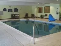 Holiday Inn Express & Suites WINCHESTER by IHG - Swimmingpools