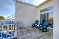 Toadally Relaxin' 2 Bedroom Home by RedAwning