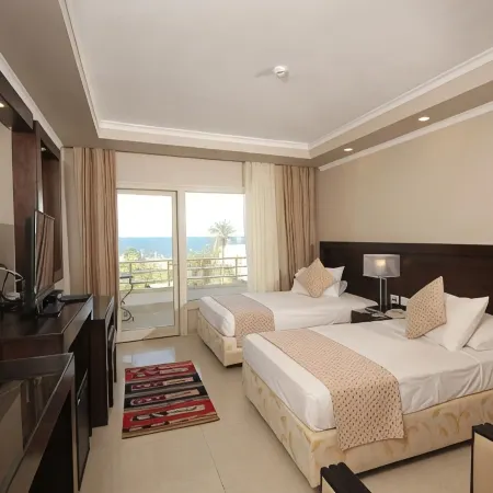 Maamura Palace Hotel Отели рядом с достопримечательностью «Пляж Мамура»