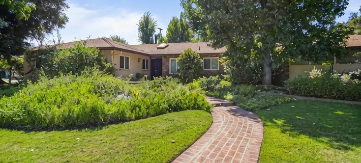 "Merced Manor: Luxurious 6BR Home for Ultimate Comfort and Convenience" Hotels in Merced