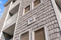Luxury Condo- Contemporary Oceanfront-Complete Remodel  Keyless Checkin-RR Host - 4-Star