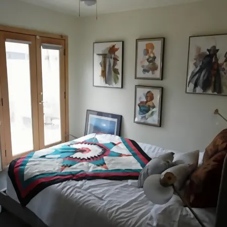 Randy's Roost -- Private unit within an artists home/studio and gallery.