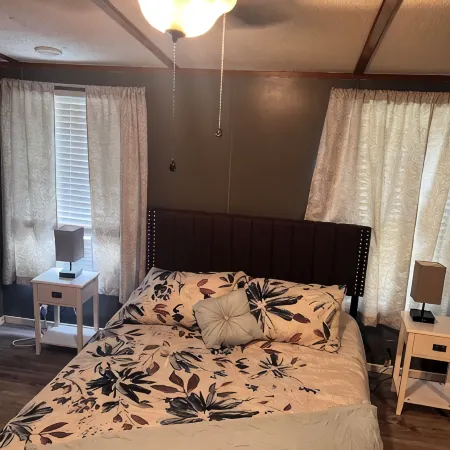 Great place to hit the trails! Quiet place 3 BR, Close to HM trailsLogan County!