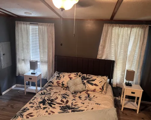 Great place to hit the trails! Quiet place 3 BR, Close to HM trailsLogan County! Hotels in Logan County