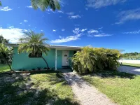 Bungalow oasis with lots of room