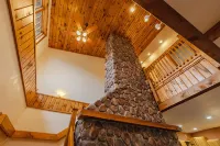 Adirondacks Getaway - Hiking Trails - Sauna - 5-Min from Lake - Pet-Friendly