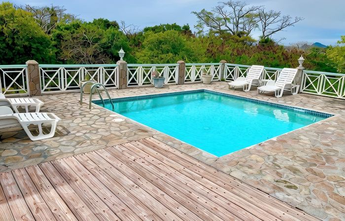 5 Bedroom Villa with Pool, Walk to the Beach