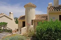 Free unlimited WiFi-Air Conditioned-BBQ-Rooftop Solarium-2 Bed 2 Bath Villa