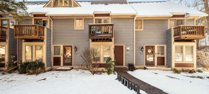 4 Seasons Wisp - Ski In/Ski Out Townhome with Lake Access, Hot Tub Hotels in McHenry