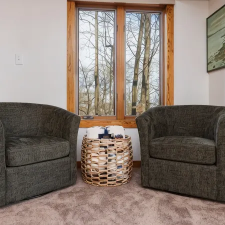 4 BR cabin mins to trails & breweries pets welcome
