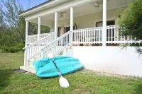 Seabreeze Cottage  - Steps to own private beach. - Wi-Fi
