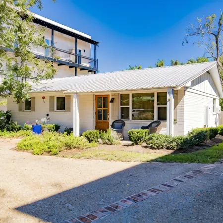 Downtown Fairhope Cottage-walking distance to everything!!!