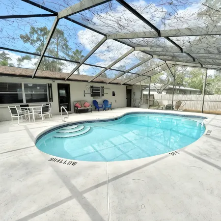Spacious 4-bedroom house with Covered Private Pool in Gainesville