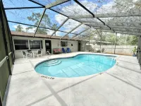 Spacious 4-bedroom house with Covered Private Pool in Gainesville - Private Pools