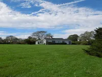 Ocean view House w 2 Bedrooms, 2 Bathrooms, living room,fireplace, kitchen,patio Hotels in Little Compton