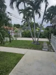 Modern Spacious 2Br-1BA Miami Home -Free Parking + Porch + BBQ - Bungalows