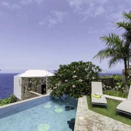 Villa con Piscina en Primera Linea de Costa_finca Ecologica