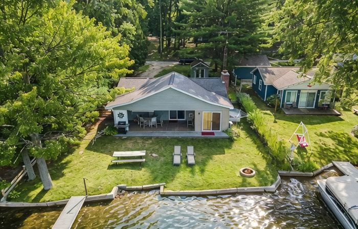 Quiet oasis steps from the water with access to Canadian Lakes amenities!