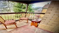 Historic 1884 Victorian Upstairs Unit.  Walk to everything!  Close to elk! - Wifi