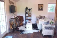 Bluebird Cottage in the Heart of Historic Downtown Franklin