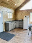 8 miles to Mount Rushmore - Sleeps 2 - King Bed