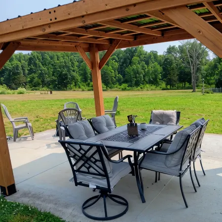 Peaceful rental near Conley Bottom & Burnside