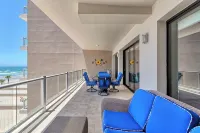 Newly Updated Las Palomas 2BR/2Bath w/bonus area- Ocean Front Cristal - Phase 1 - 4성급