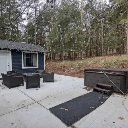Big Glen Lake Estate · Beach House + Main Home · Hot Tub · Sleeps 14