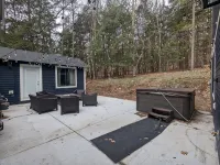 Big Glen Lake Estate · Beach House + Main Home · Hot Tub · Sleeps 14 - WiFi