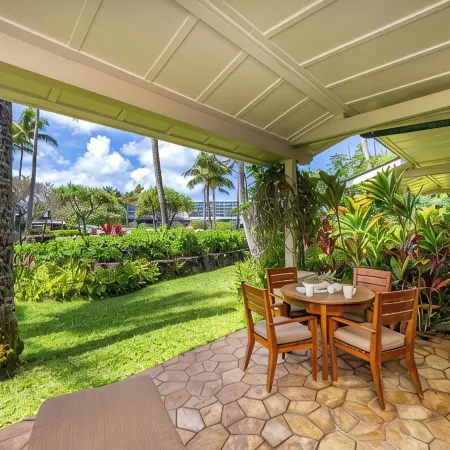 Romantic Honeymoon Retreat • 1Br Villa for 4 •  Beach, Pool, Hot Tub & Lanai