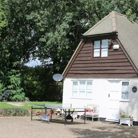 Inclusive, child-friendly, dogs welcome, garden area, near pubs/river/golf Отели в г. Мэйденхед