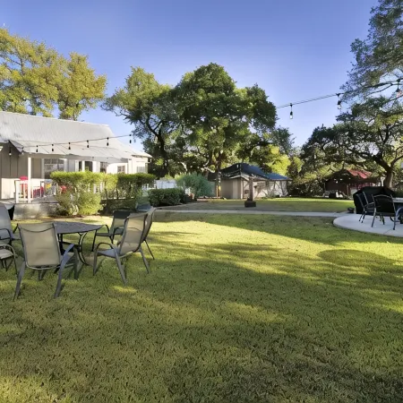 Great Location-walking distance to downtown; quiet; historical district