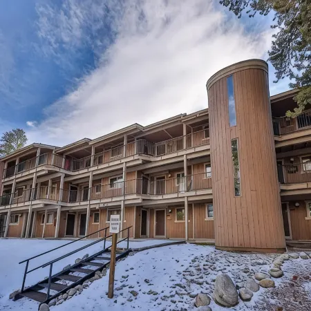 Walk to Downtown Winter Park! 2Br 2BA Pool, 3 Hot Tubs, Free Shuttle, Sleeps 6