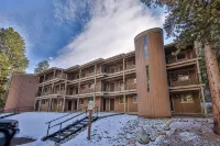 Walk to Downtown Winter Park! 2Br 2BA Pool, 3 Hot Tubs, Free Shuttle, Sleeps 6