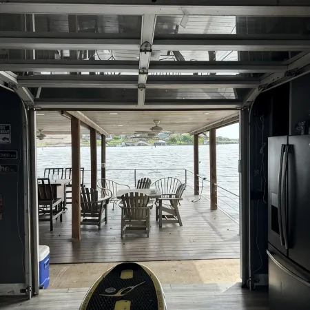 Spacious 6-bedroom house on Lake LB J
